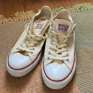 Chuck Taylor All Star Classic in off white/cream